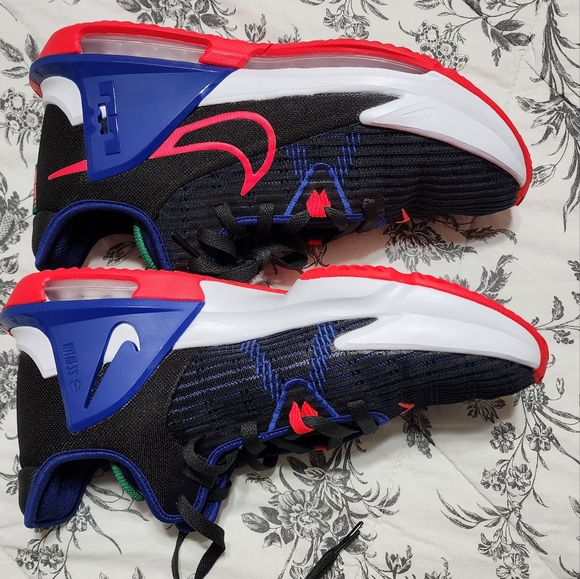 Nike LeBron James witness 6 black/blue/red - Picture 4 of 6
